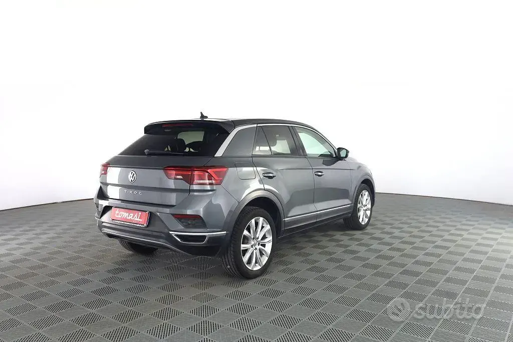 Usata VW T-Roc Advance 150 CV (110 kW) 2020 Indium greu metallizzato con tetto nero SUV