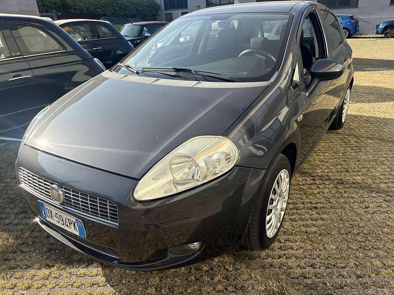 Usata Fiat Grande Punto Dynamic 65 CV (47 kW) 2009 Grigio Utilitaria
