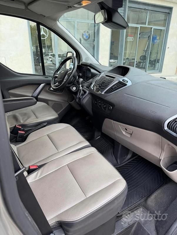 Usata Ford Tourneo Titanium 155 CV (114 kW) 2015 Grigio Monovolume