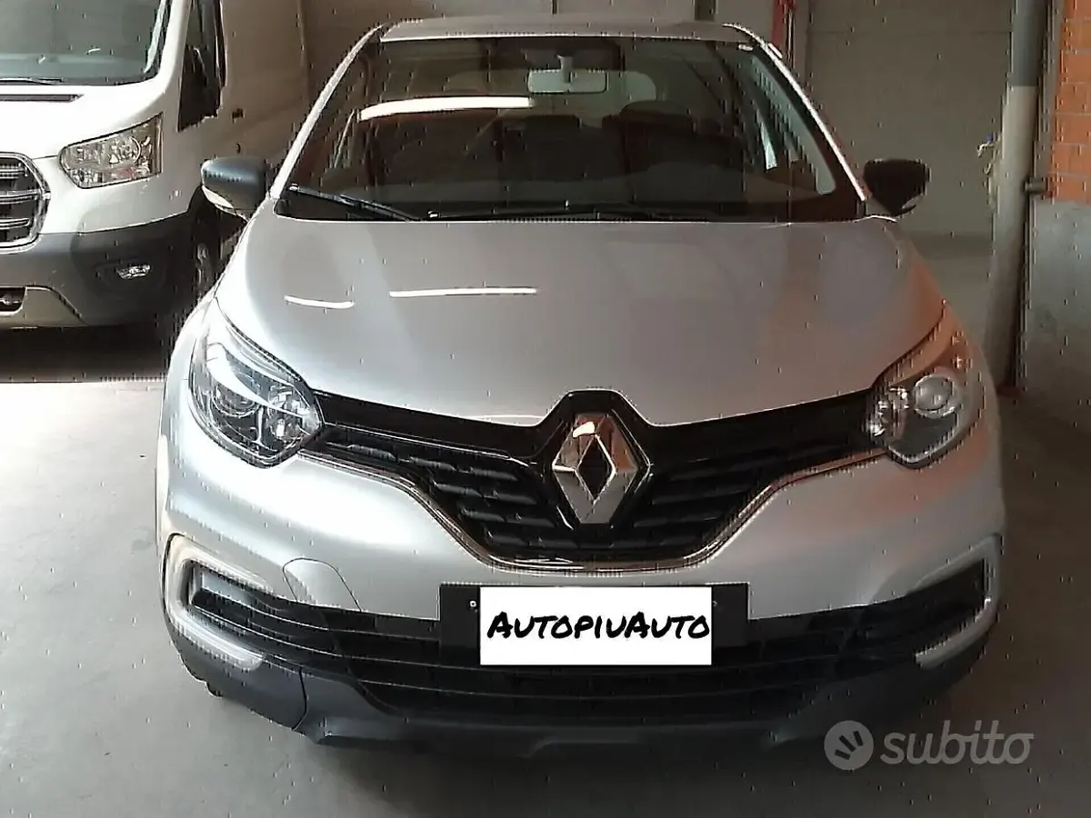 Käytetty Renault Captur Zen 90 HP (66 kW) 2018 Harmaa Katumaasturi