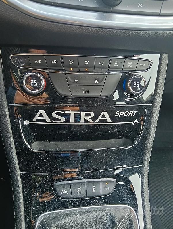Usata Opel Astra 110 CV (80 kW) 2018 Nero Berlina