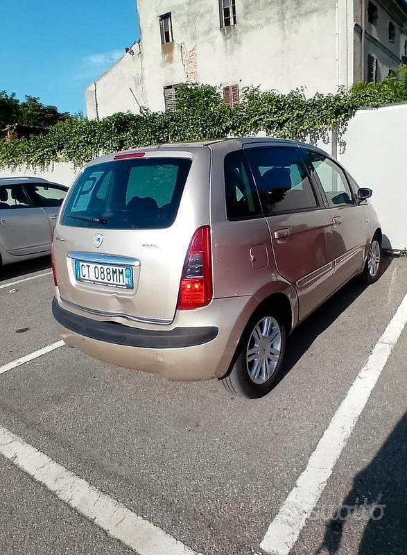 Usata Lancia Musa 95 CV (69 kW) 2005 Beige Monovolume