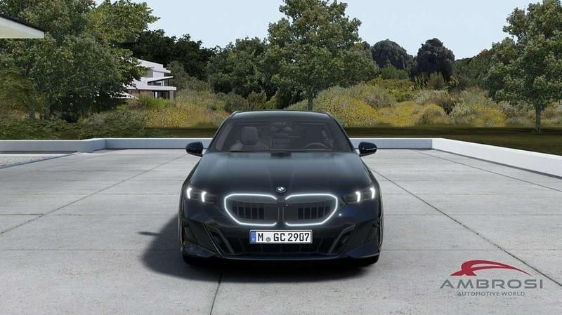 Nuova BMW 540 Comfort Edition 303 CV (222 kW) 2026 Carbon black metallizzato Station wagon