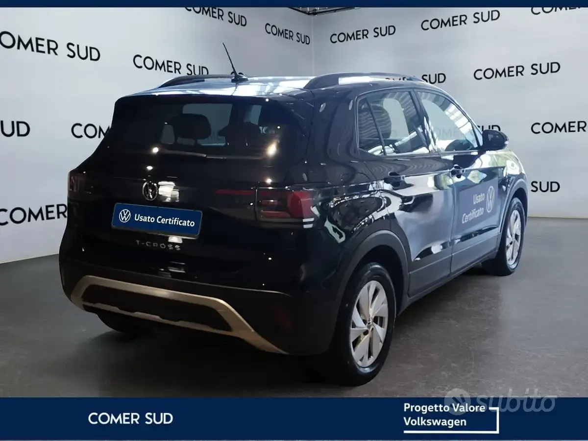 Usata VW T-Cross Life 95 CV (69 kW) 2024 Deep black perlato SUV