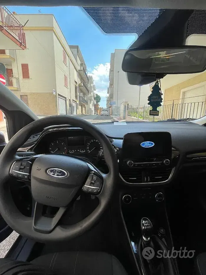 Usata Ford Fiesta 85 CV (62 kW) 2017 Grigio Utilitaria