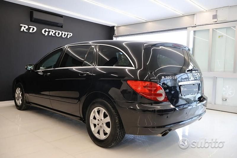 Usata Mercedes R320 Premium 224 CV (164 kW) 2007 Nero Monovolume