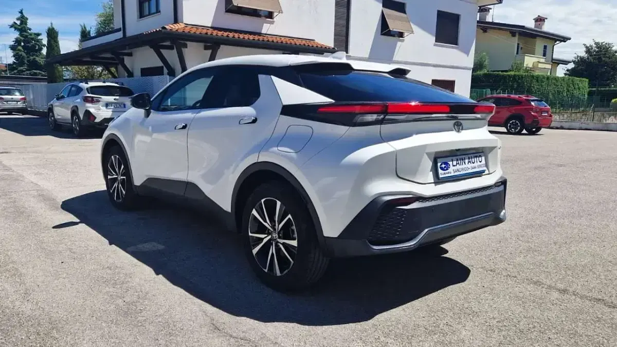 Usata Toyota C-HR Eco 152 CV (111 kW) 2025 Bianco SUV