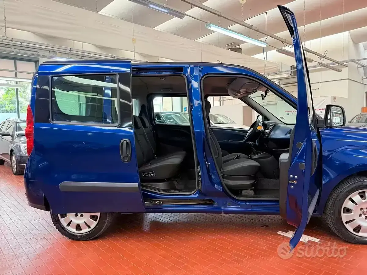 Usata Fiat Doblò Dynamic 120 CV (88 kW) 2012 Bluazzurro Monovolume