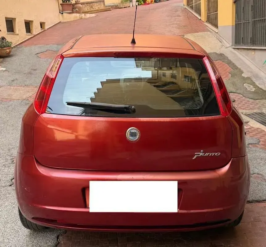 Usata Fiat Grande Punto Active 65 CV (47 kW) 2007 Rosso Utilitaria