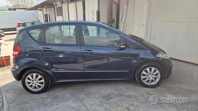 Usata Mercedes A180 Elegance 109 CV (80 kW) 2005 Blu Berlina
