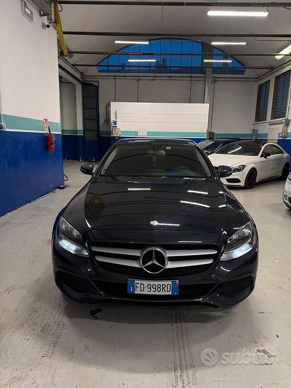 Usata Mercedes C180 Premium 116 CV (85 kW) 2016 Blu Berlina