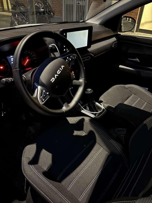 Usata Dacia Jogger Extreme 101 CV (74 kW) 2025 Monovolume