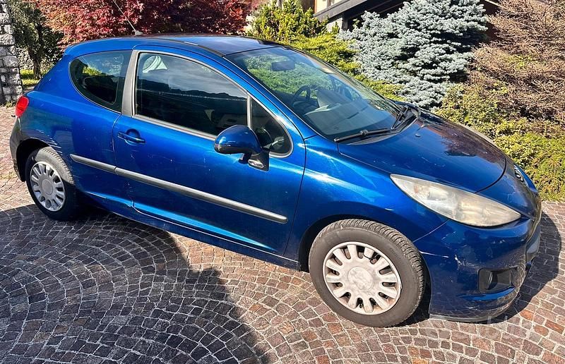 Usata Peugeot 207 73 CV (53 kW) 2011 Blu Utilitaria