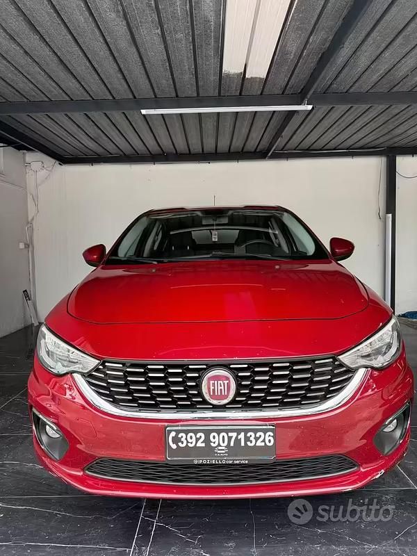 Usata Fiat Tipo Lounge 120 CV (88 kW) 2017 Rosso Berlina
