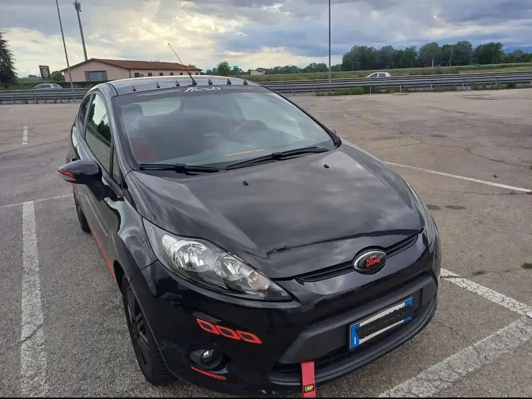 Usata Ford Fiesta Titanium 82 CV (60 kW) 2011 Nero Berlina