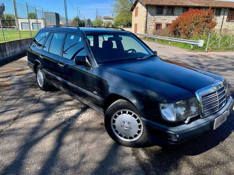 Usata Mercedes 200 122 CV (89 kW) 1989 Nero Station wagon