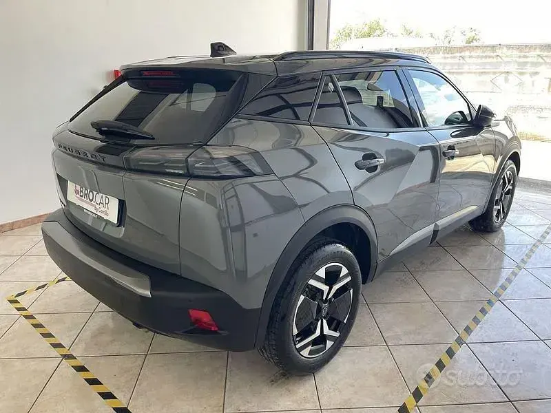 Usata Peugeot 2008 Allure 102 CV (75 kW) 2024 Grigio SUV