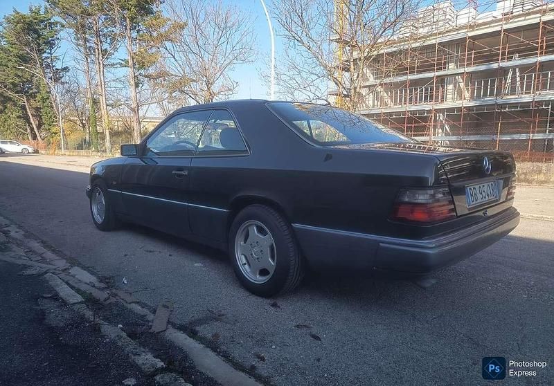 Usata Mercedes E300 220 CV (161 kW) 1992 Nero Coupé