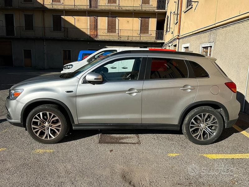 Grigio Usata 2018 Mitsubishi ASX SUV | 12.000 € (Buon prezzo) - Immagine 1/4