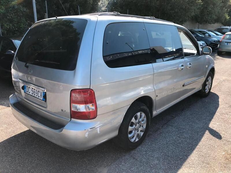 Usata Kia Carnival 145 CV (106 kW) 2006 Argento Monovolume