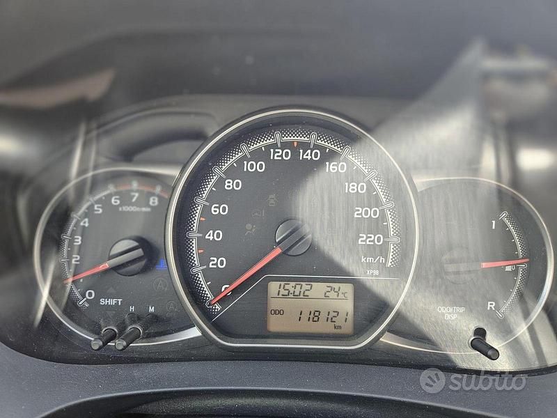 Usata Toyota Yaris 69 CV (50 kW) 2015 Rosso Utilitaria