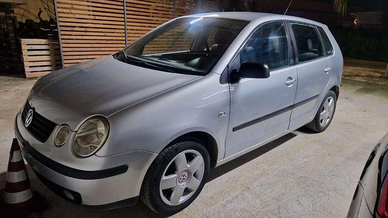 Usata VW Polo Trendline 75 CV (55 kW) 2004 Grigio Berlina