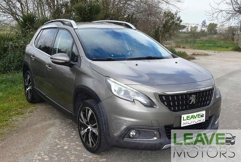 Usata Peugeot 2008 Allure 100 CV (73 kW) 2017 Marrone SUV