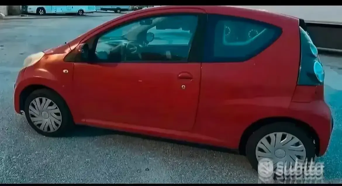 Usado Citroën C1 68 CV (50 kW) 2008 Rojo Utilitario