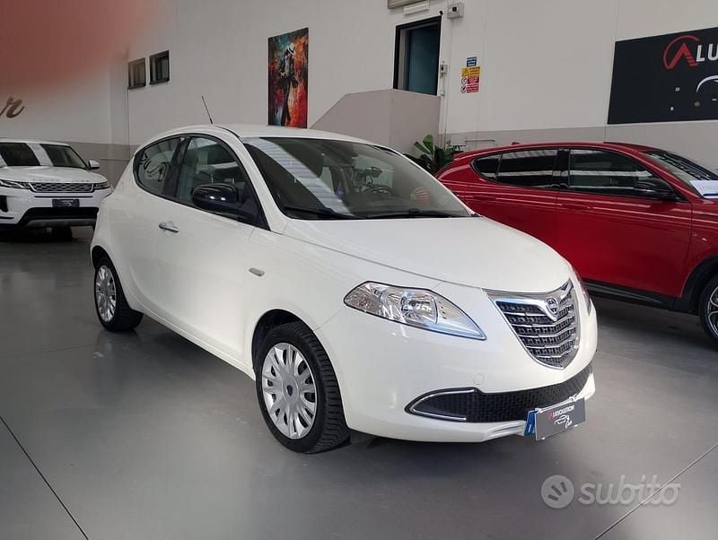 Usata Lancia Ypsilon 69 CV (50 kW) 2012 Bianco Utilitaria