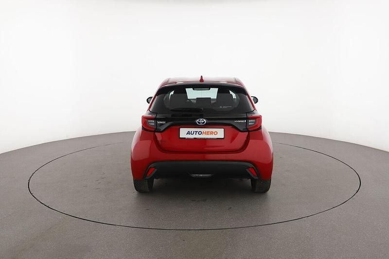 Usata Toyota Yaris Hybrid Trend 116 CV (85 kW) 2022 Rosso