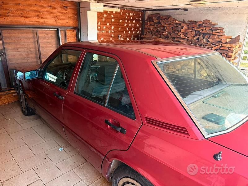 Usata Mercedes 190 122 CV (89 kW) 1989 Rosso Berlina