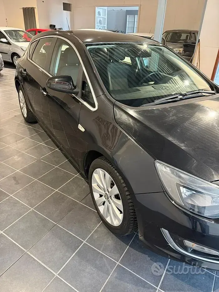 Usata Opel Astra 120 CV (88 kW) 2012 Nero Berlina