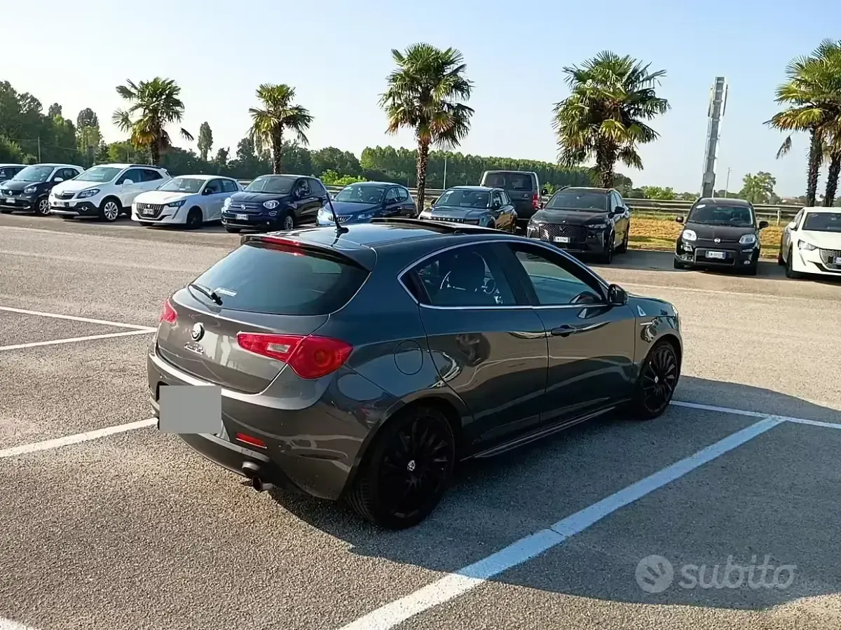 Usata Alfa Romeo Giulietta Quadrifoglio Verde 240 CV (176 kW) 2015 Grigio Utilitaria