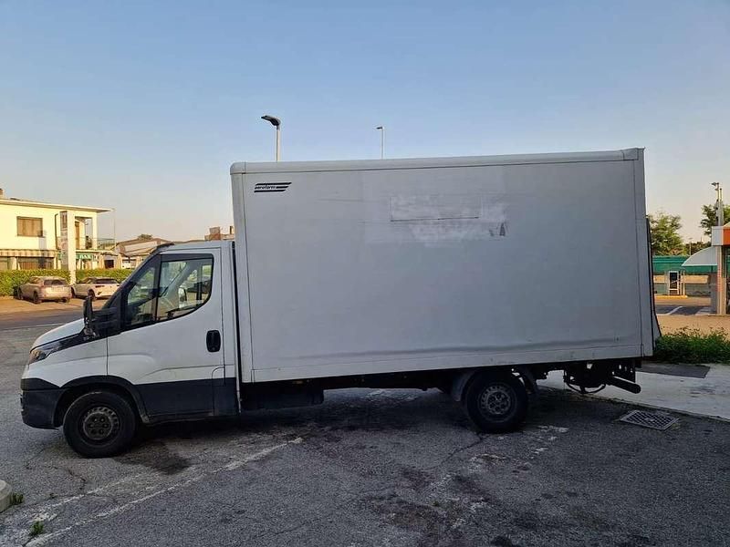Usata Iveco Daily 145 CV (106 kW) 2016 Bianco Furgone