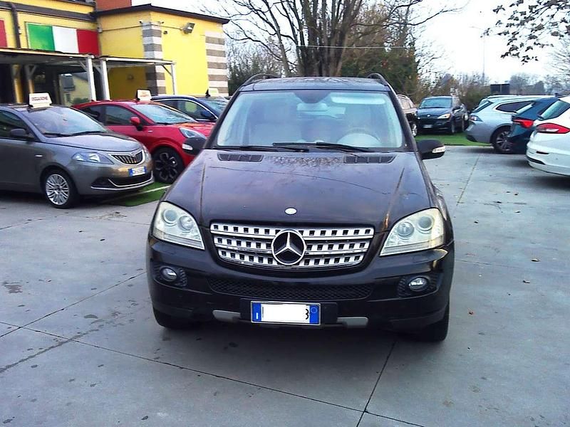 Usata Mercedes ML320 224 CV (164 kW) 2008 Nero SUV