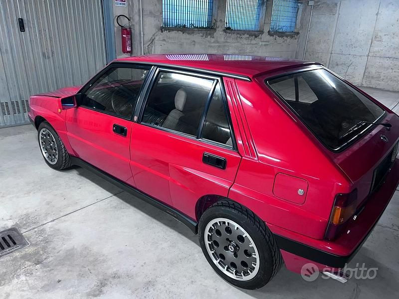 Usata Lancia Delta 196 CV (144 kW) 1989 Rosso Utilitaria