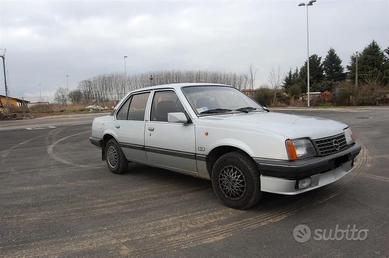 Grigio Usata 1984 Opel Ascona Tre volumi | 4000 € - Immagine 1/4