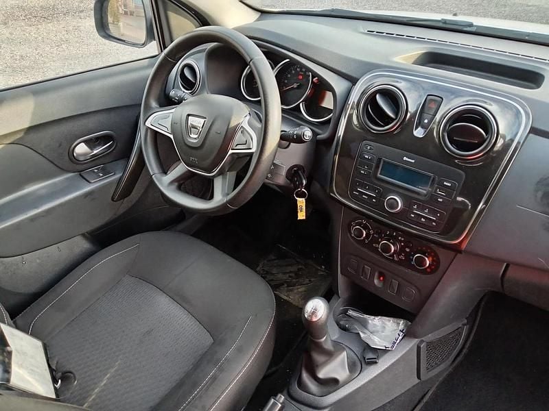 Gebraucht Dacia Sandero Essentiel 95 PS (69 kW) 2019 Weiß Limousine