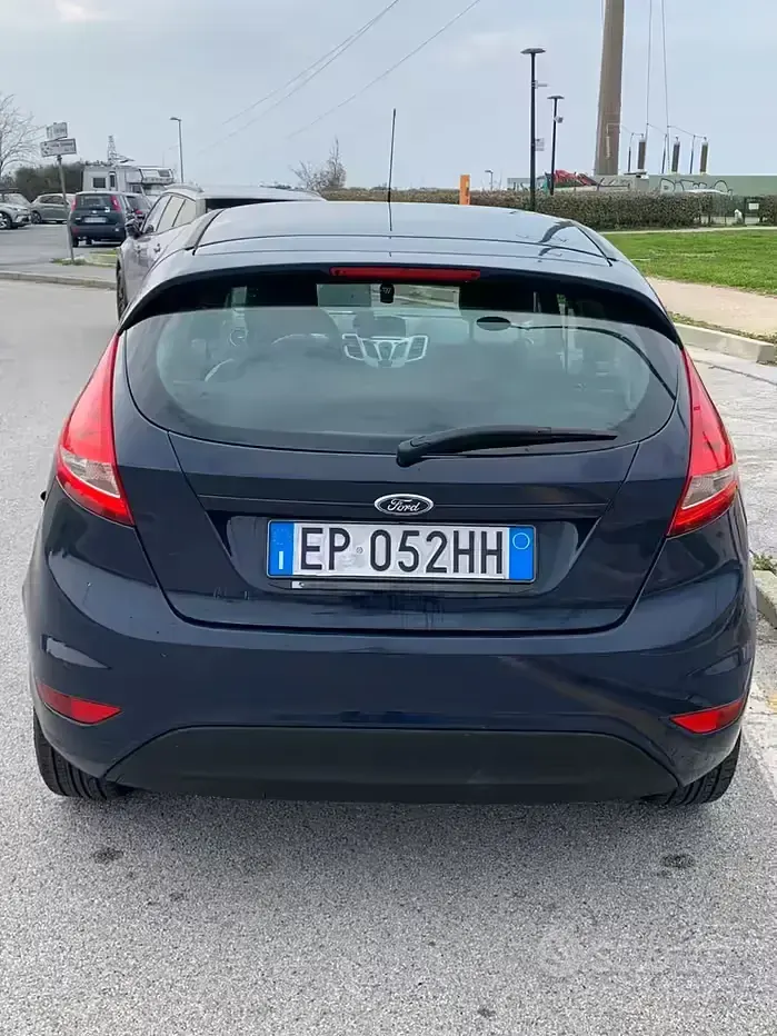 Usata Ford Fiesta 70 CV (51 kW) 2012 Berlina
