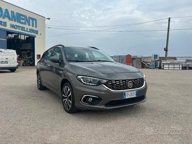 Grigio Usata 2018 Fiat Tipo Lounge Station wagon | 7490 € (Ottimo prezzo) - Immagine 1/4