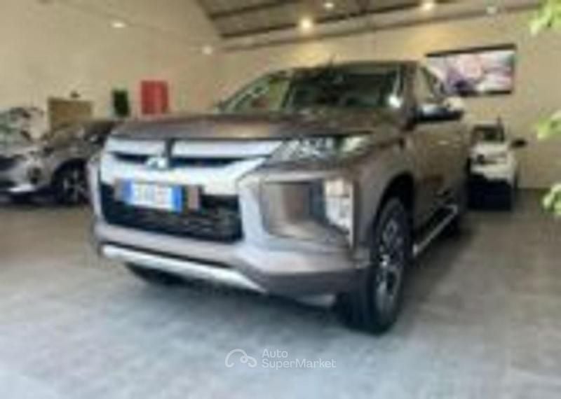 Usata Mitsubishi L200 150 CV (110 kW) 2021 Bronze Pick-up