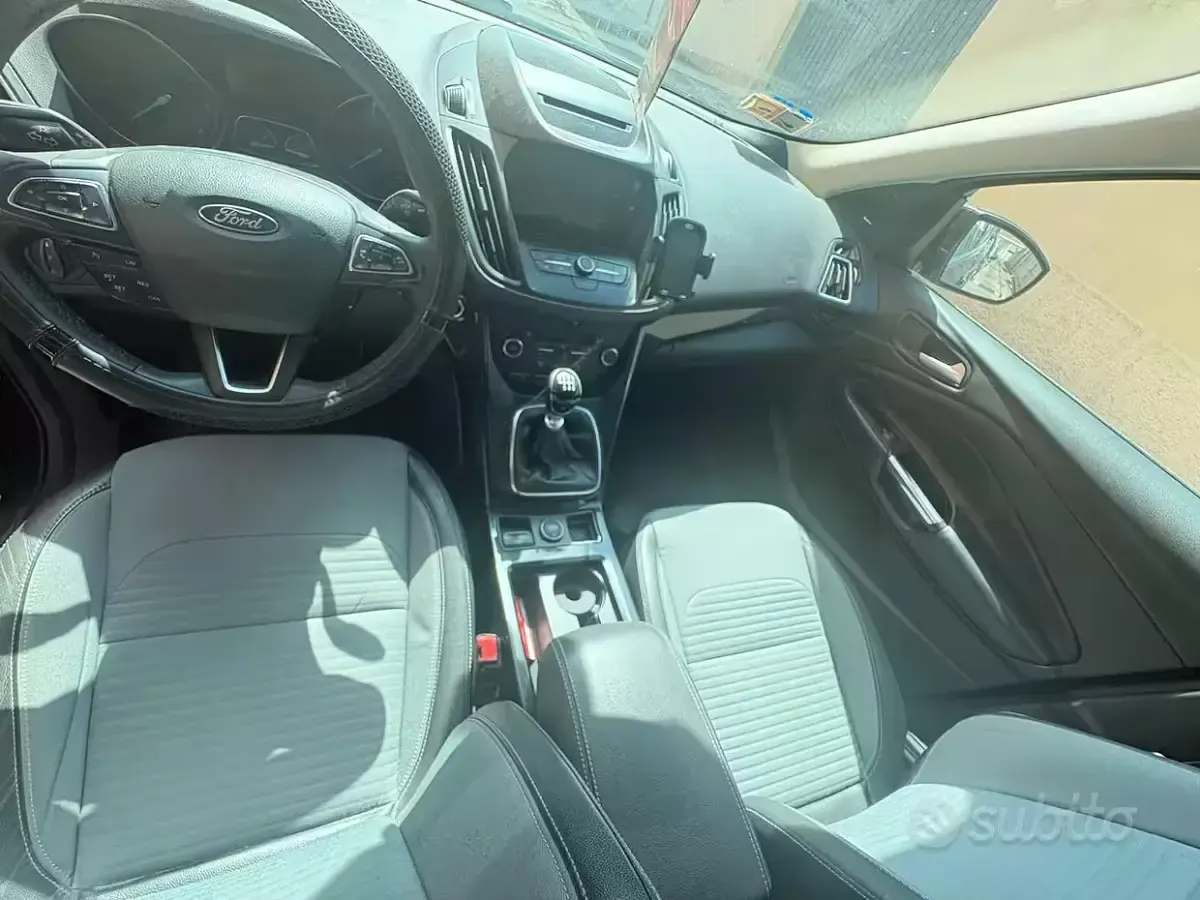 Usata Ford Kuga Titanium 120 CV (88 kW) 2017 Nero SUV