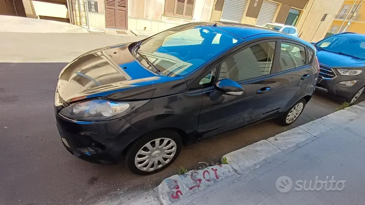 Usata Ford Fiesta 71 CV (52 kW) 2011 Nero Berlina