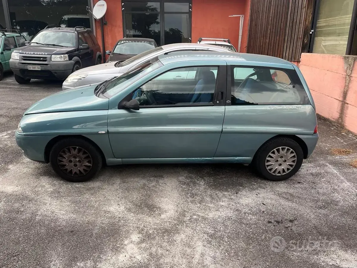Usata Lancia Ypsilon 60 CV (44 kW) 2001 Blu Utilitaria