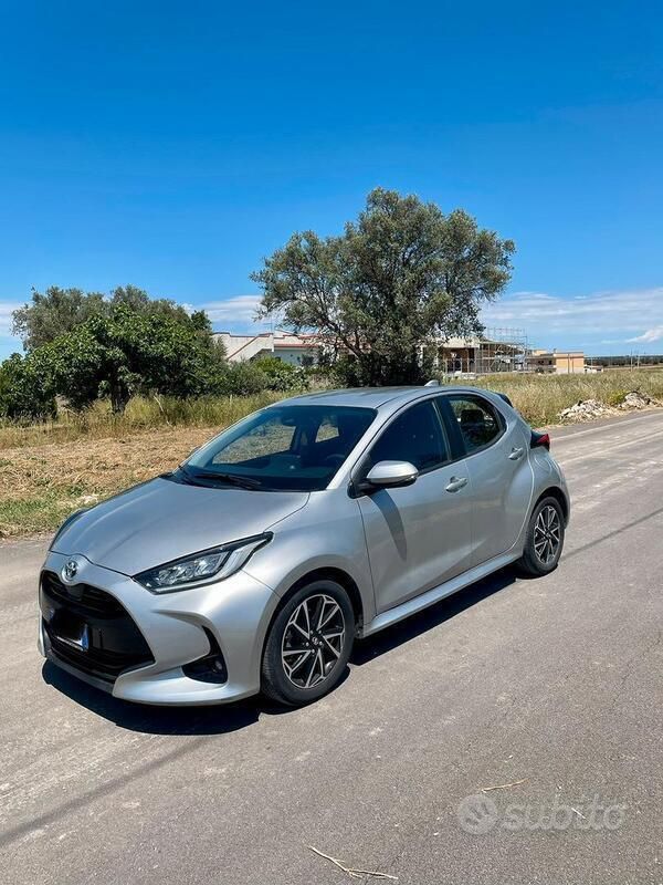 Usata Toyota Yaris Hybrid Trend 92 CV (67 kW) 2022 Grigio Utilitaria