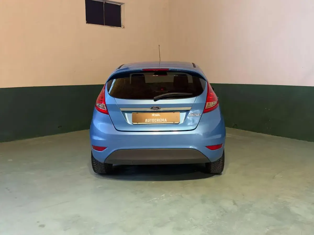 Usata Ford Fiesta Titanium 82 CV (60 kW) 2010 Azzurro Berlina