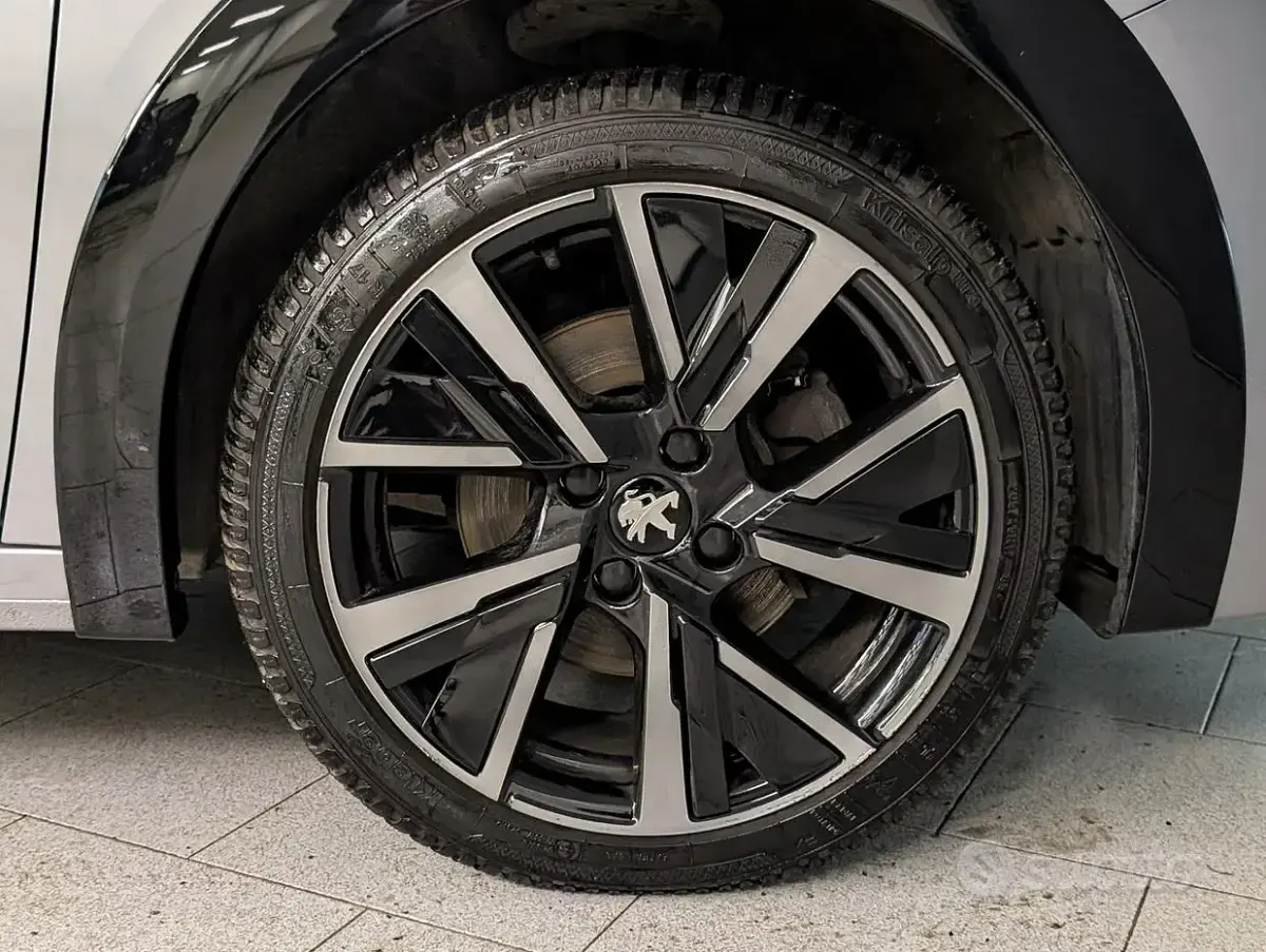 Usata Peugeot 208 GT 101 CV (74 kW) 2024 Grigio Utilitaria