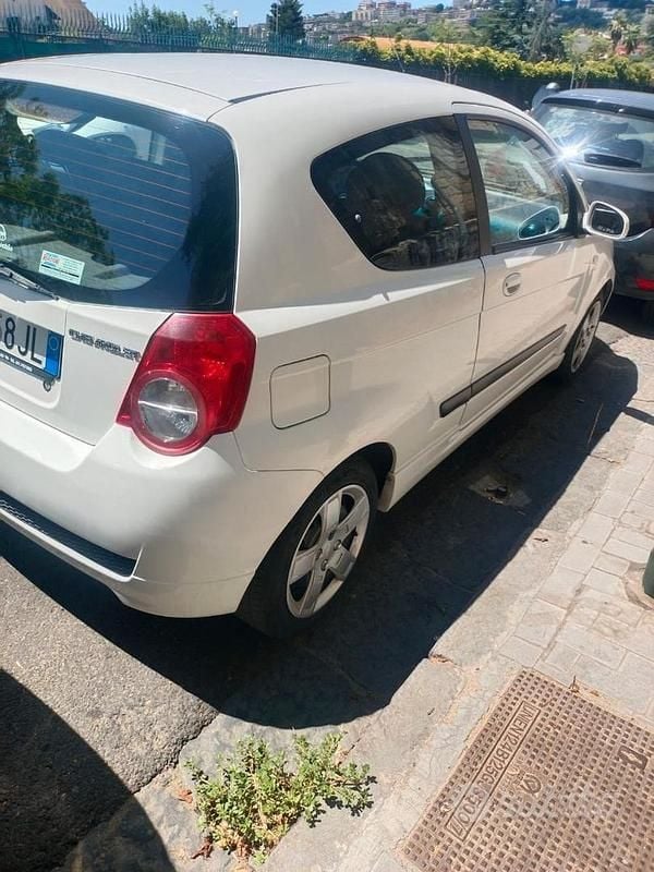 Usata Chevrolet Aveo 86 CV (63 kW) 2009 Bianco Utilitaria
