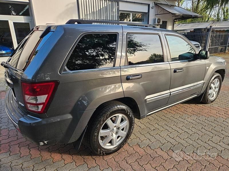 Usata Jeep Grand Cherokee Overland 218 CV (160 kW) 2006 Grigio SUV