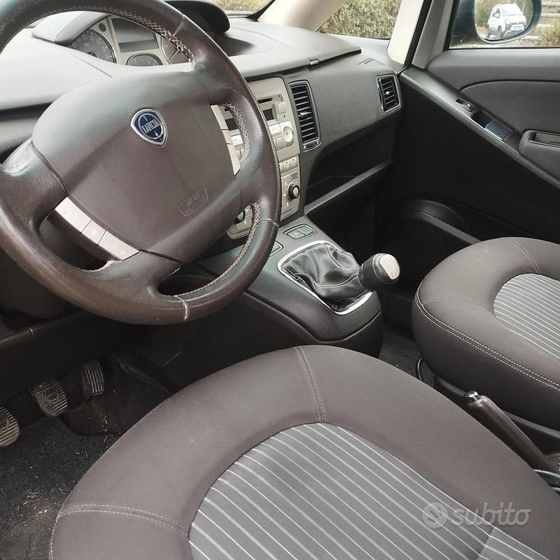 Usata Lancia Musa 90 CV (66 kW) 2010 Marrone Monovolume